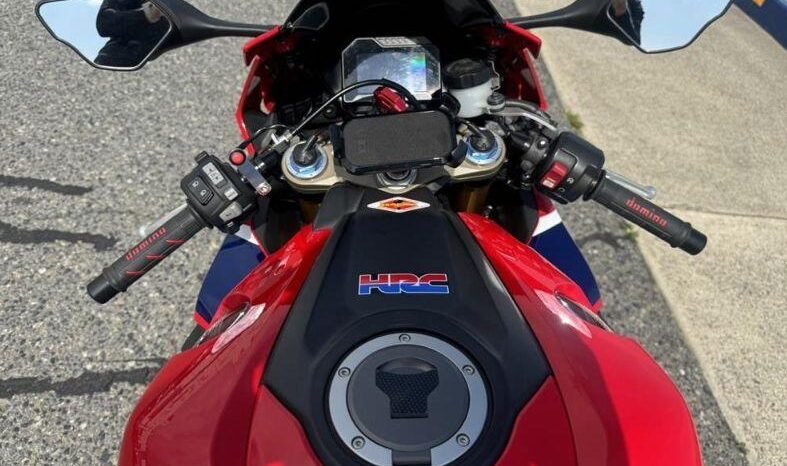 
								Honda CBR1000RR 2017 full									