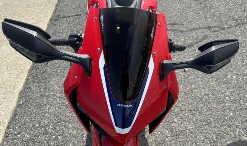 
								Honda CBR1000RR 2017 full									