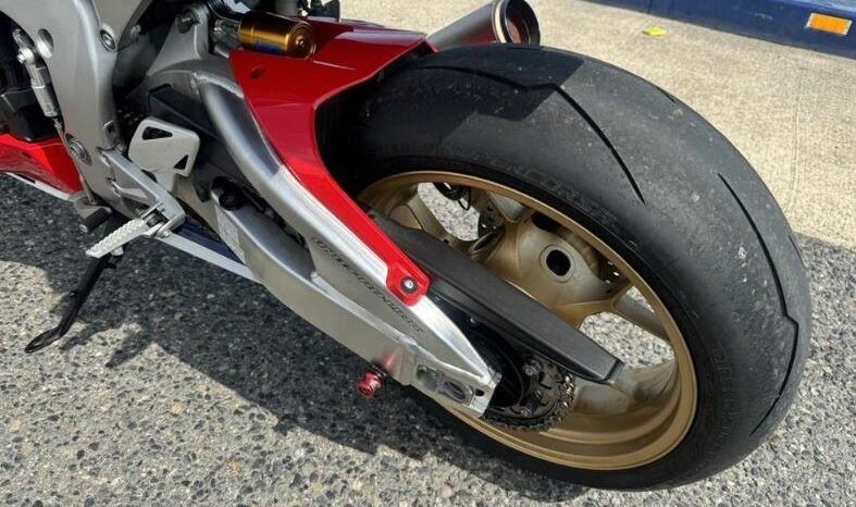 
								Honda CBR1000RR 2017 full									