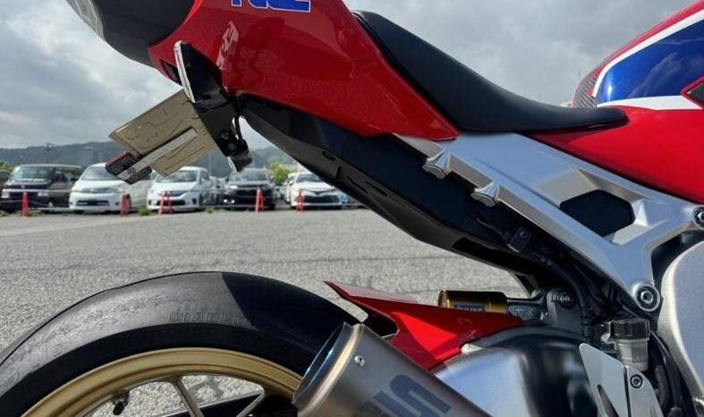 
								Honda CBR1000RR 2017 full									