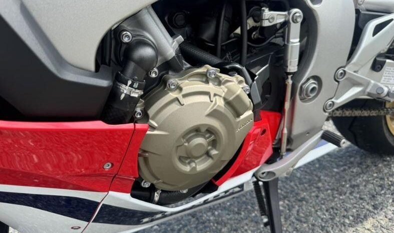 
								Honda CBR1000RR 2017 full									