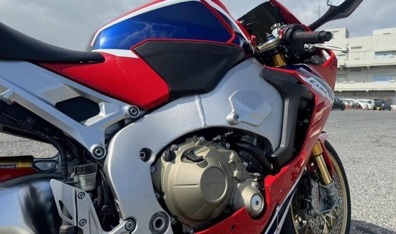 
								Honda CBR1000RR 2017 full									