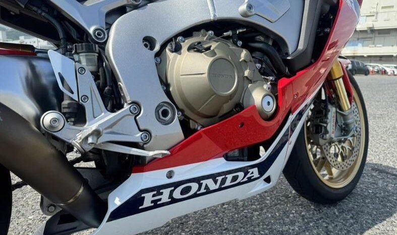 
								Honda CBR1000RR 2017 full									