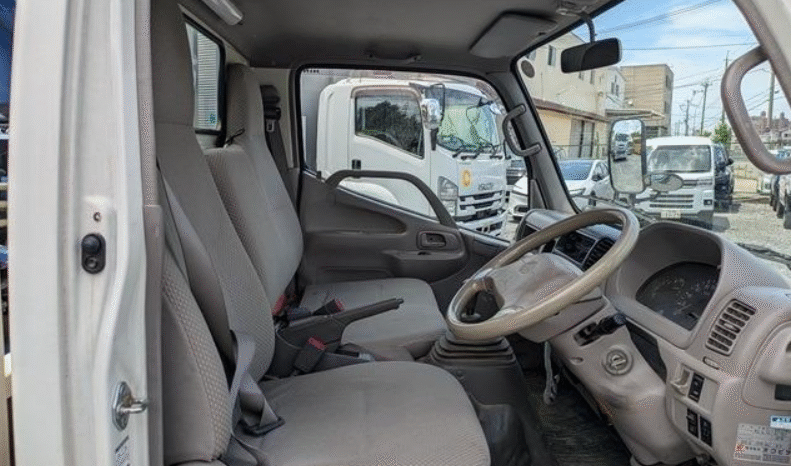 
								Hino Dutro 2005 full									