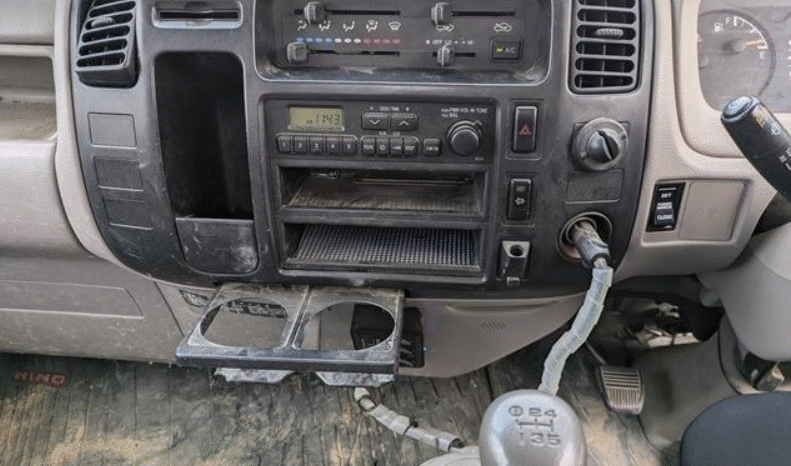 
								Hino Dutro 2005 full									