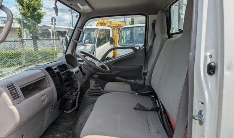
								Hino Dutro 2005 full									