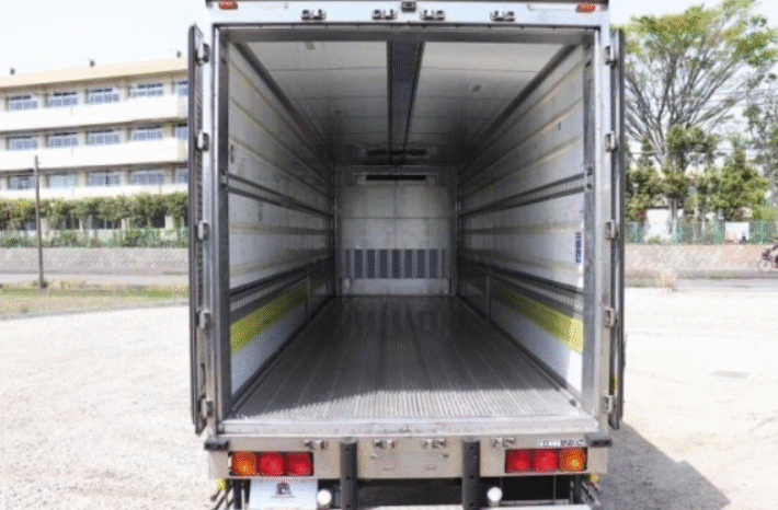 
								MITSUBISHI Fuso Truck full									