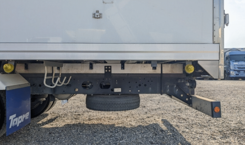 
								ISUZU  Forward full									