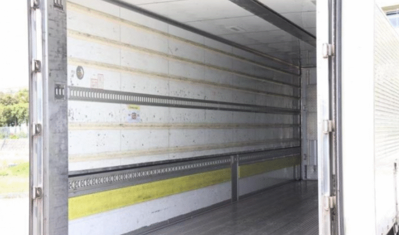 
								MITSUBISHI Fuso Truck full									