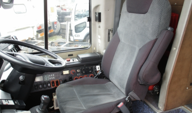 
								Mitsubishi Fuso Aero Queen 2008 full									