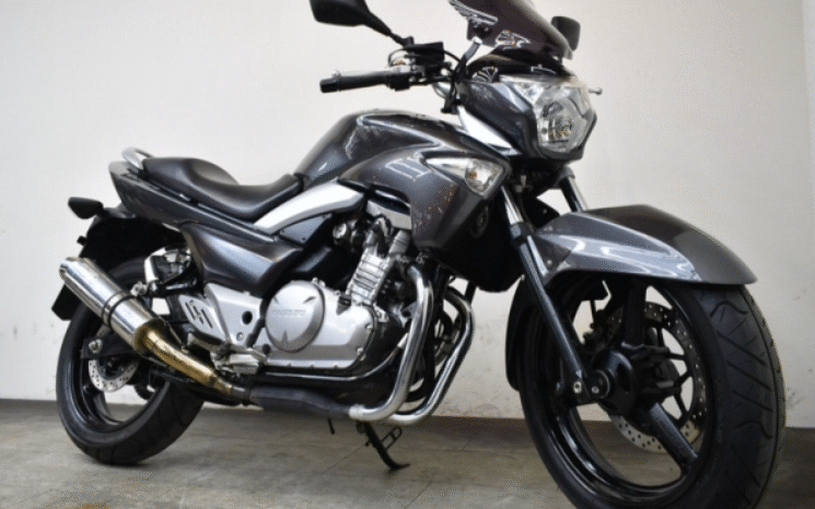 
								SUZUKI  GSR250  2012 full									