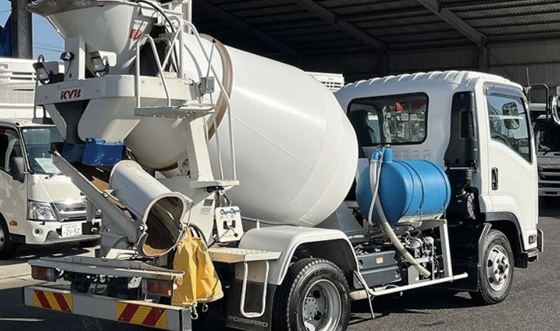 
								ISUZU  Forward   2022 full									