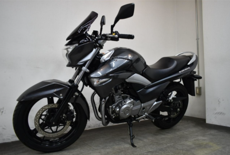 SUZUKI  GSR250  2012