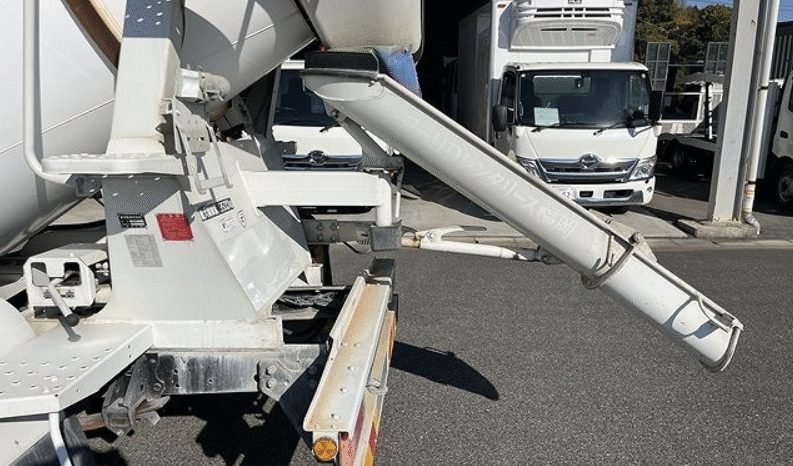 
								ISUZU  Forward   2022 full									